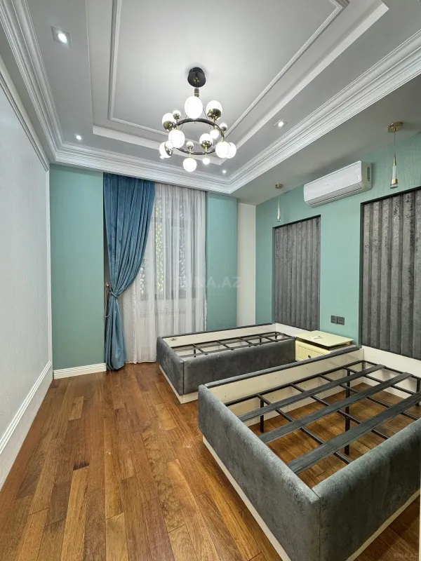 Satılır 4 otaqlı mənzil 164 m²