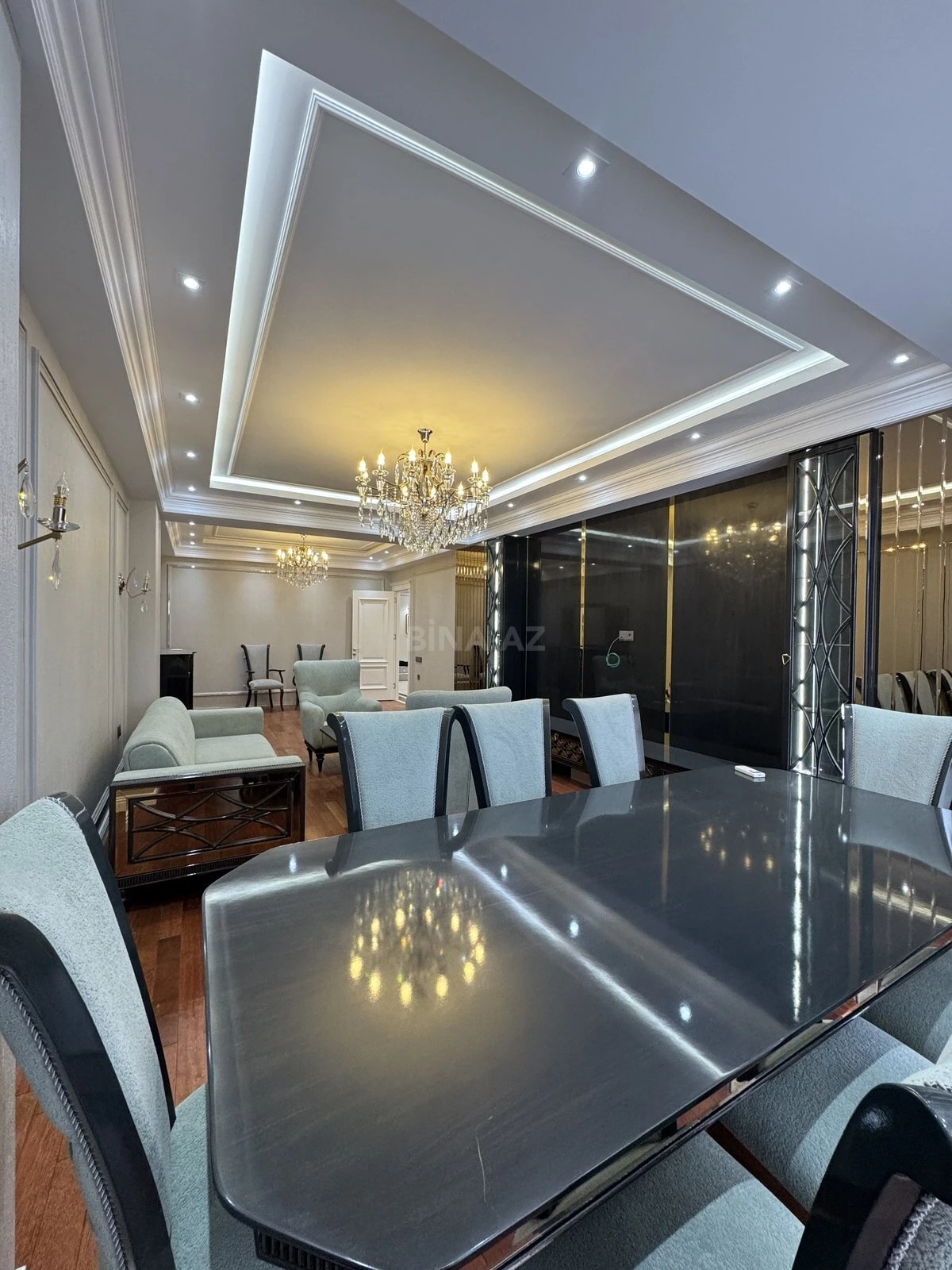 Satılır 4 otaqlı mənzil 164 m²