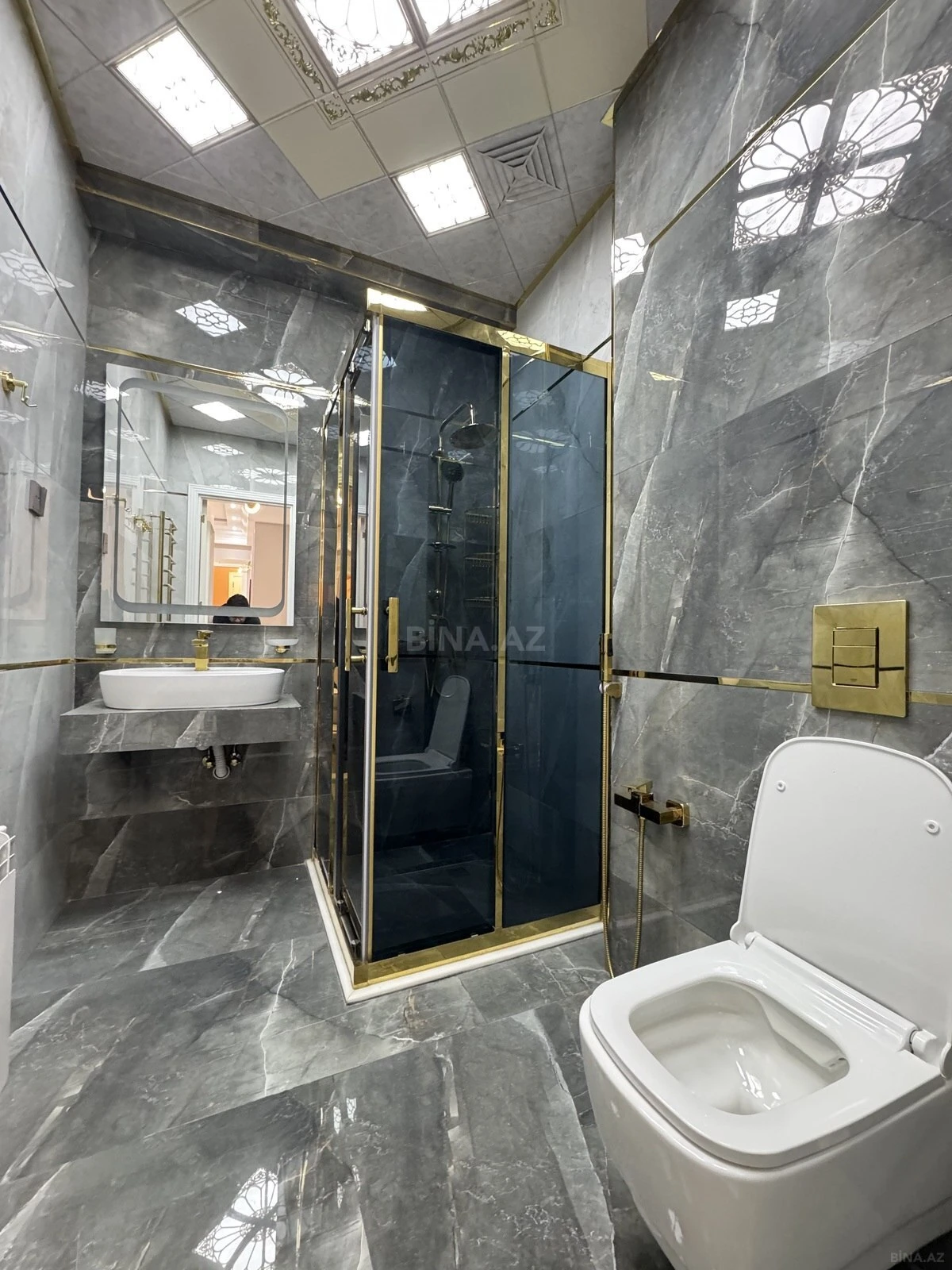 Satılır 4 otaqlı mənzil 164 m²