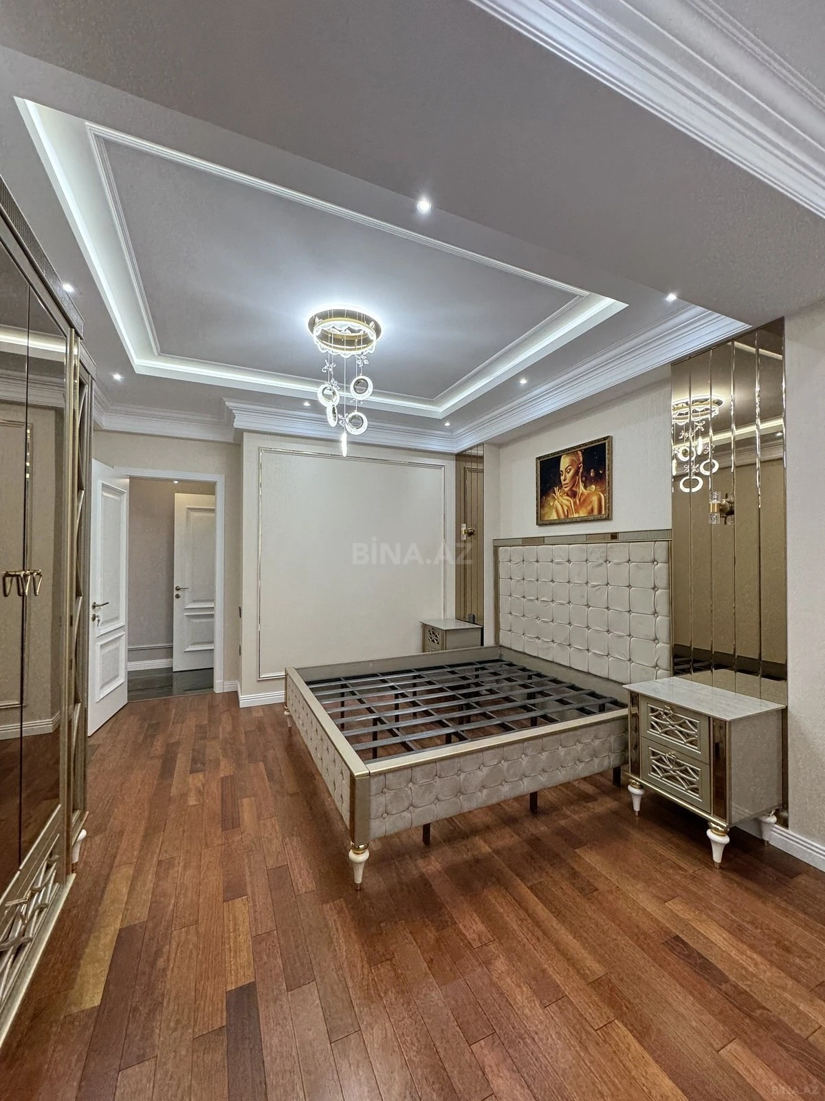Satılır 4 otaqlı mənzil 164 m²