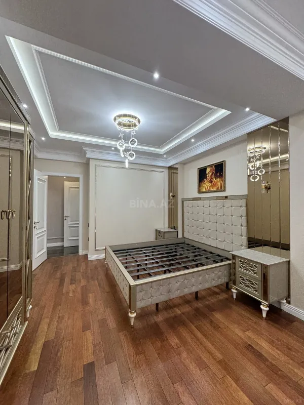 Satılır 4 otaqlı mənzil 164 m²