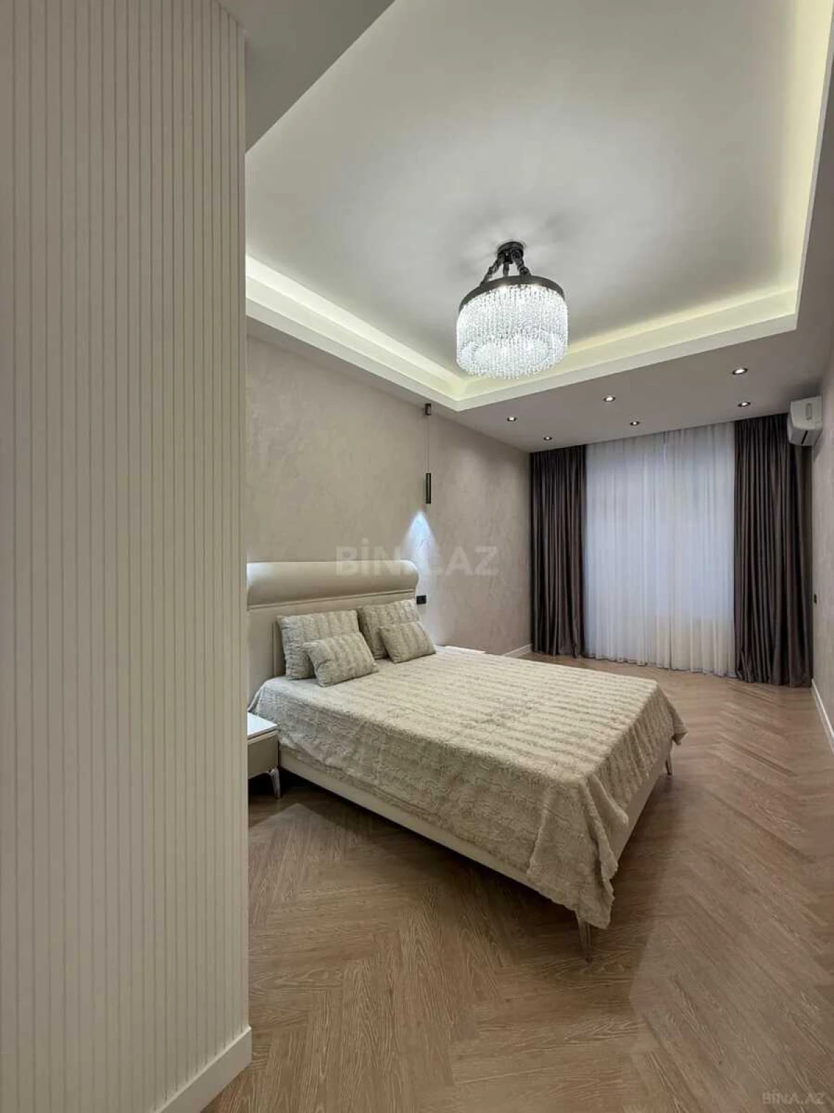Satılır 4 otaqlı mənzil 195 m²