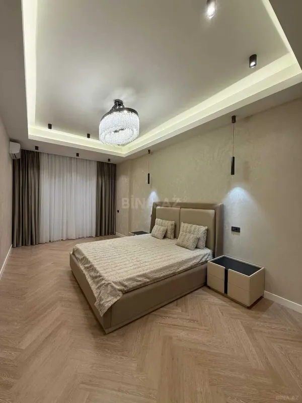 Satılır 4 otaqlı mənzil 195 m²