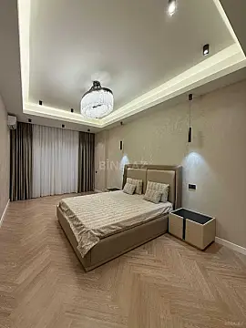 Satılır 4 otaqlı mənzil 195 m²
