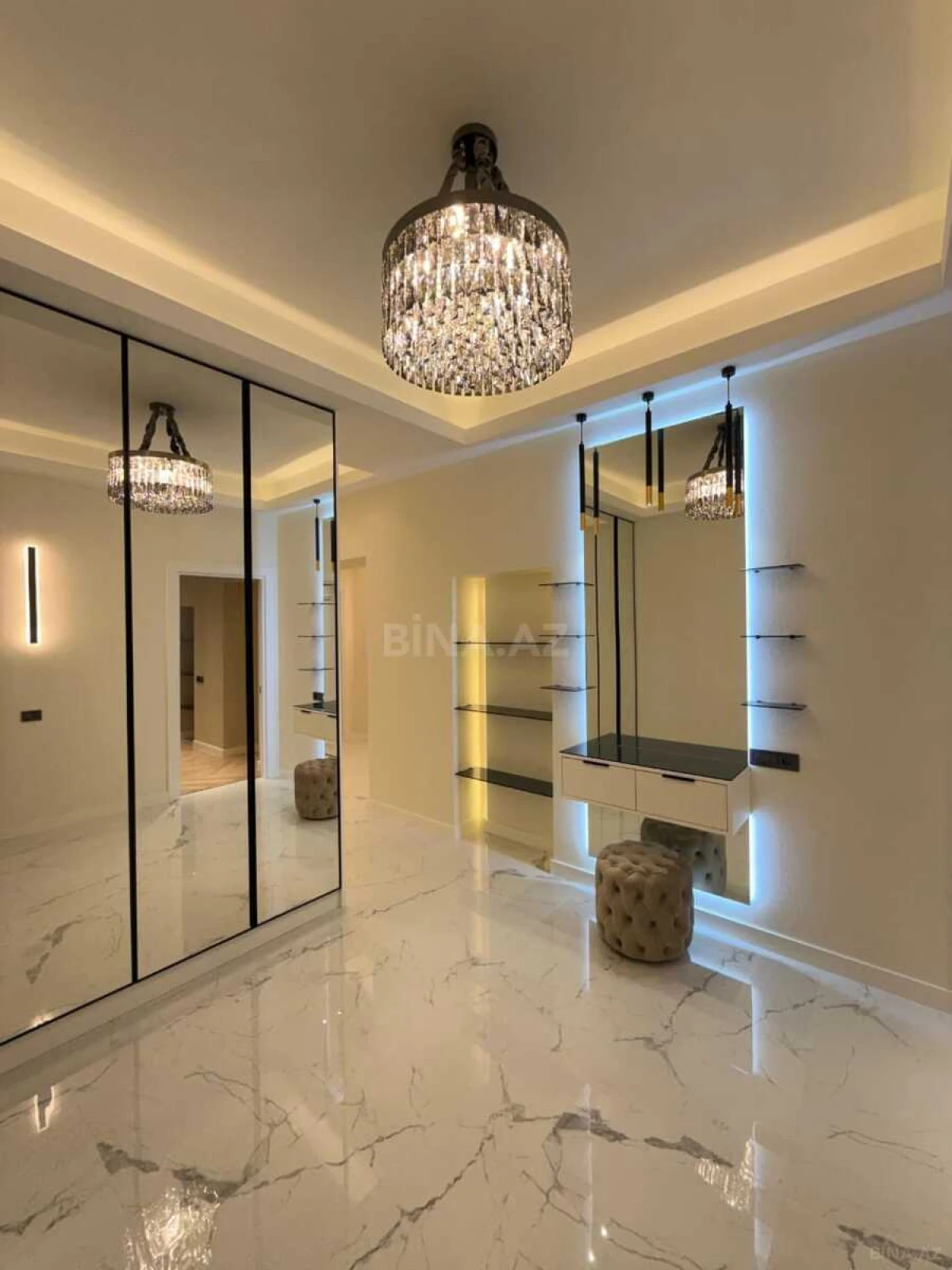 Satılır 4 otaqlı mənzil 195 m²