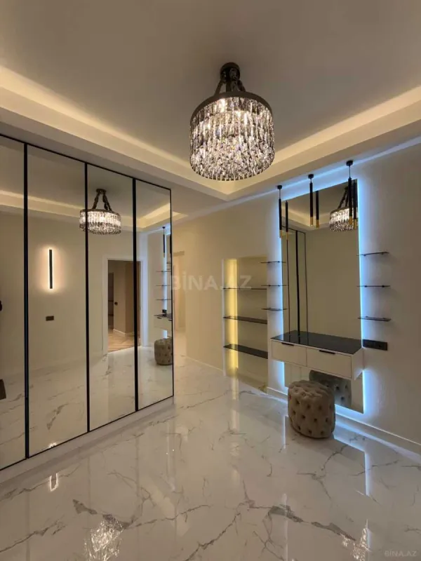 Satılır 4 otaqlı mənzil 195 m²