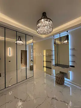 Satılır 4 otaqlı mənzil 195 m²