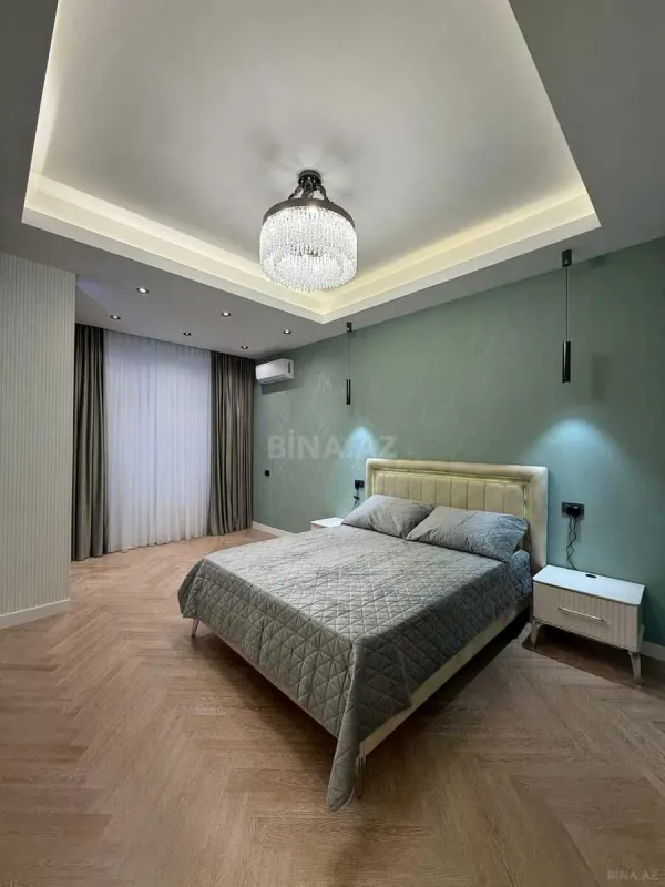 Satılır 4 otaqlı mənzil 195 m²