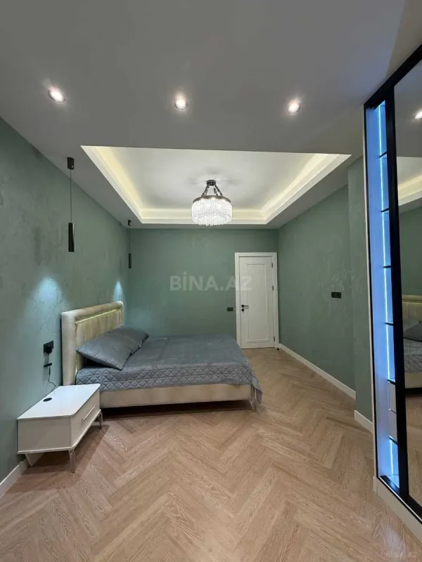 Satılır 4 otaqlı mənzil 195 m²