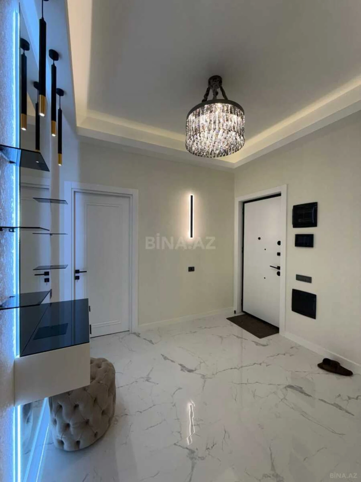 Satılır 4 otaqlı mənzil 195 m²