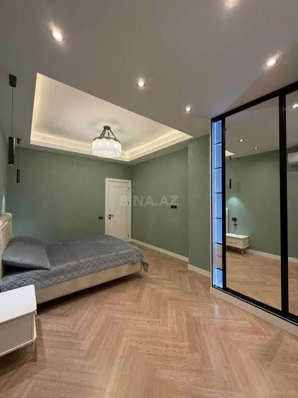 Satılır 4 otaqlı mənzil 195 m²