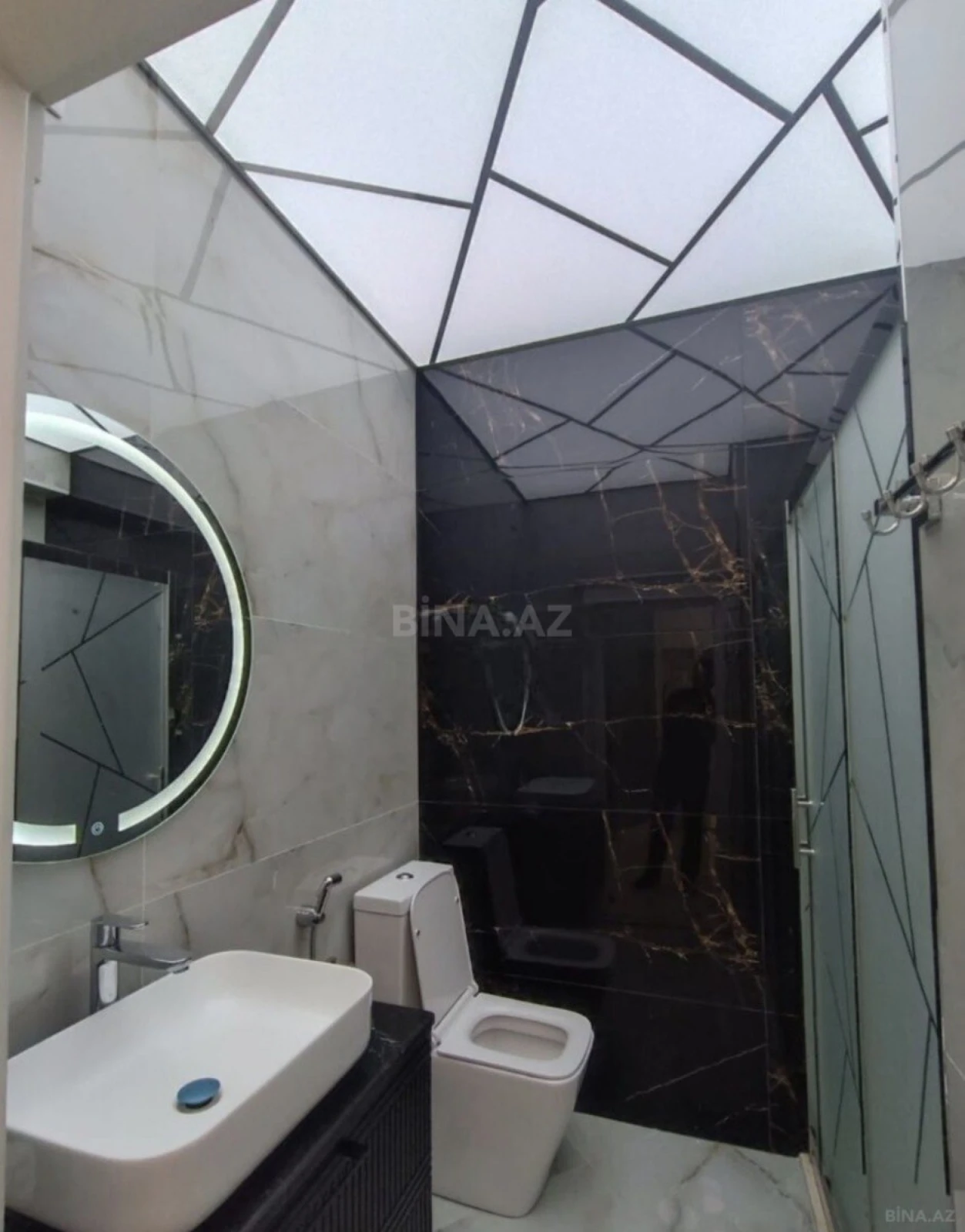 Kirayə verilir 2 otaqlı mənzil 65 m²