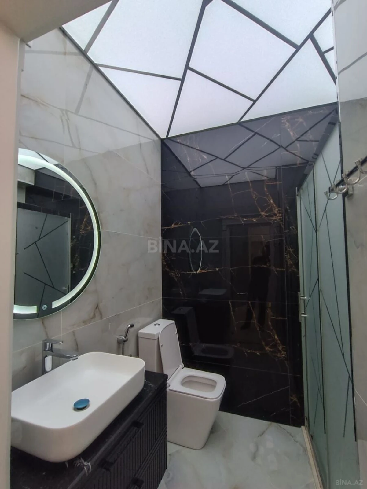 Kirayə verilir 2 otaqlı mənzil 65 m²