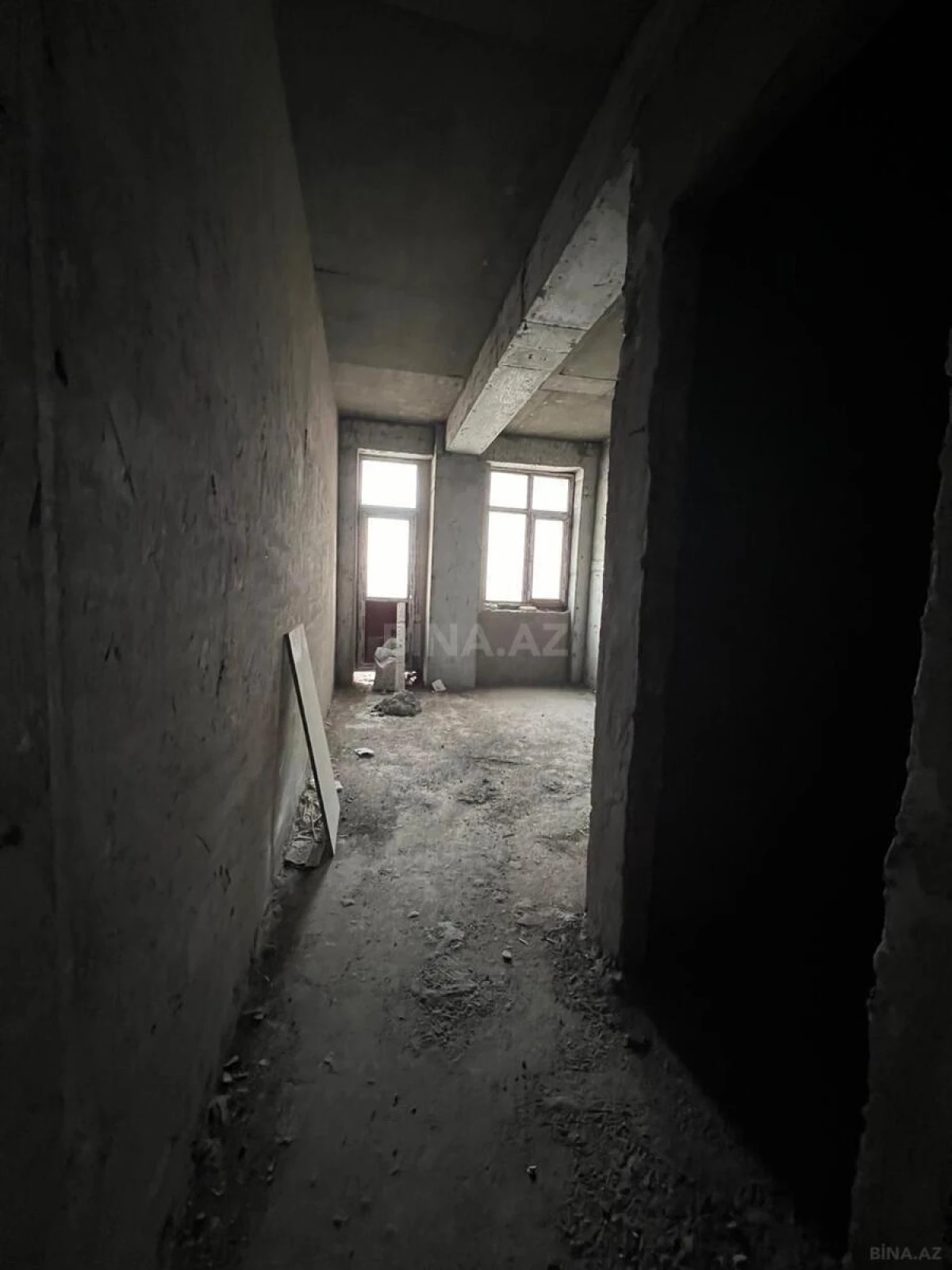 Satılır 4 otaqlı mənzil 219 m²