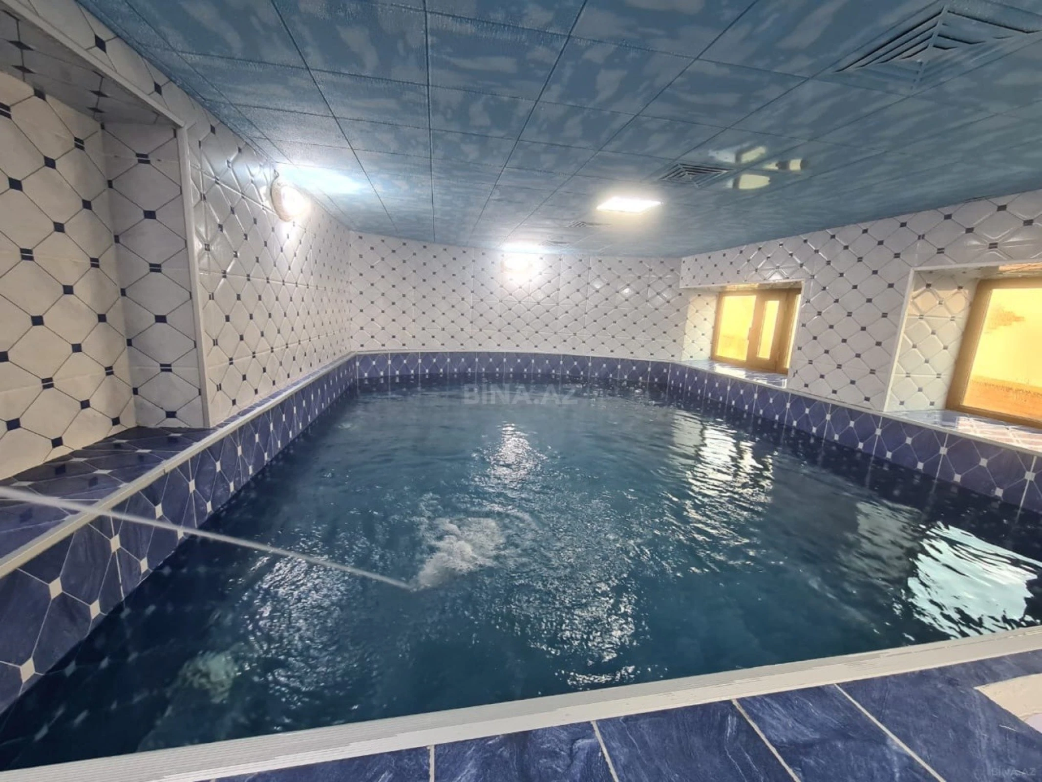 Kirayə verilir 6 otaqlı həyət evi 250 m²