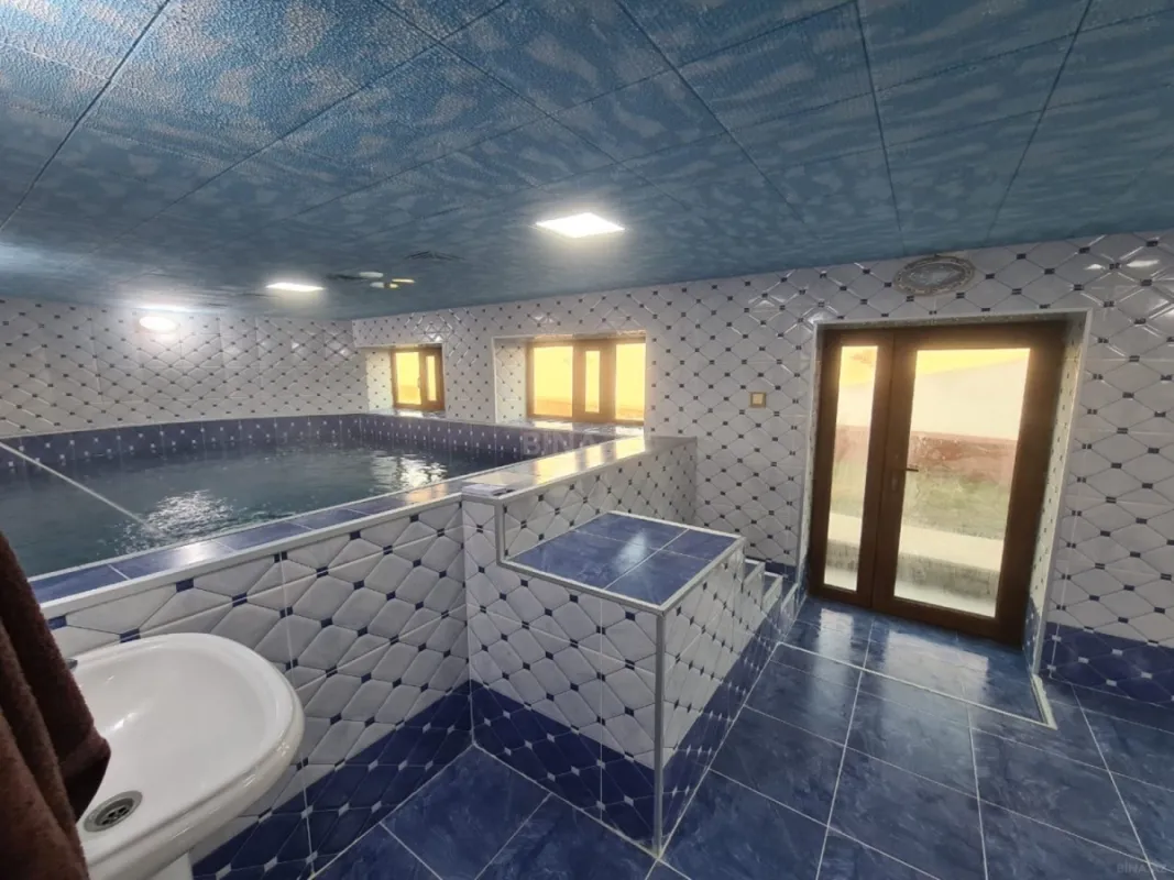 Kirayə verilir 6 otaqlı həyət evi 250 m²