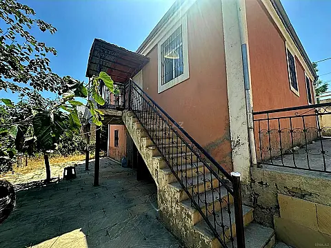 Satılır 4 otaqlı həyət evi 240 m²