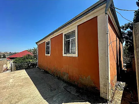 Satılır 4 otaqlı həyət evi 240 m²