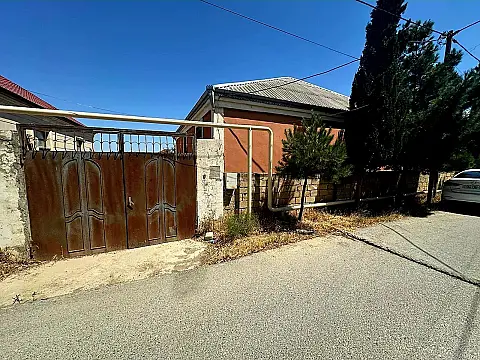 Satılır 4 otaqlı həyət evi 240 m²