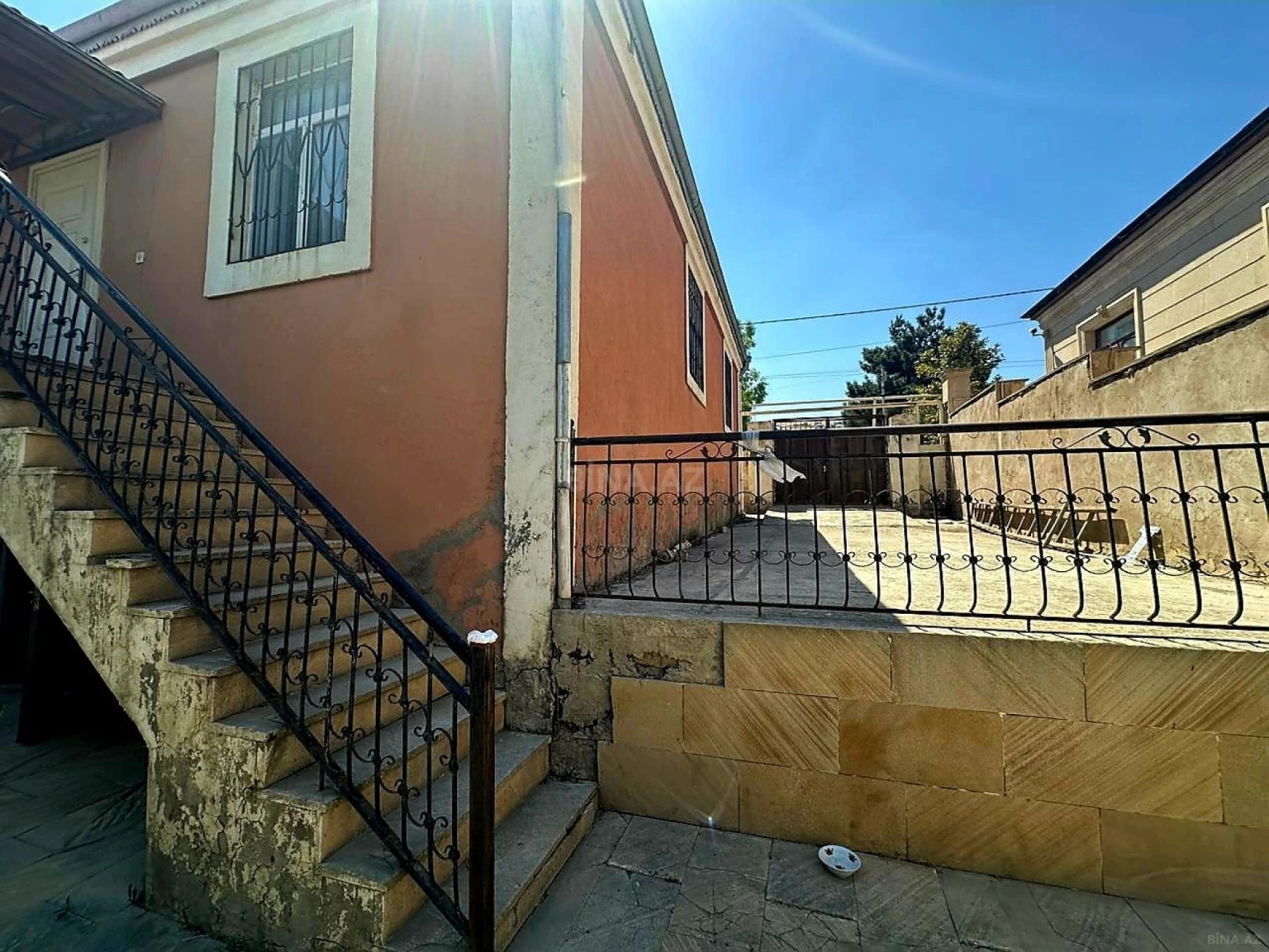 Satılır 4 otaqlı həyət evi 240 m²