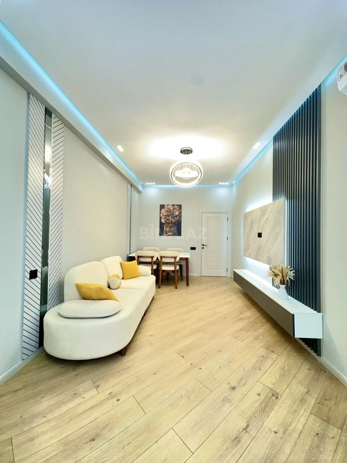 Satılır 2 otaqlı mənzil 55 m²