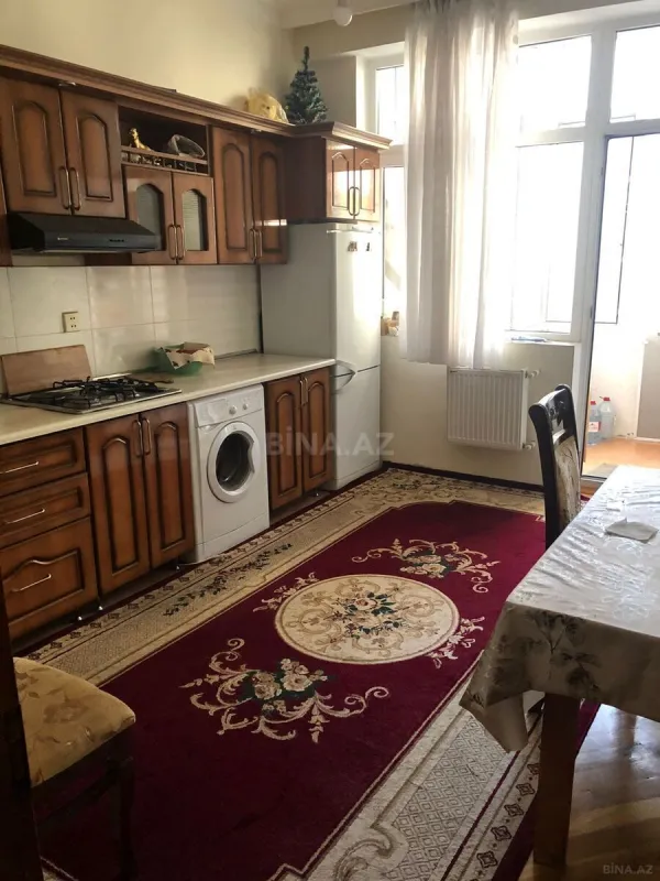 Kirayə verilir 2 otaqlı mənzil 74 m²