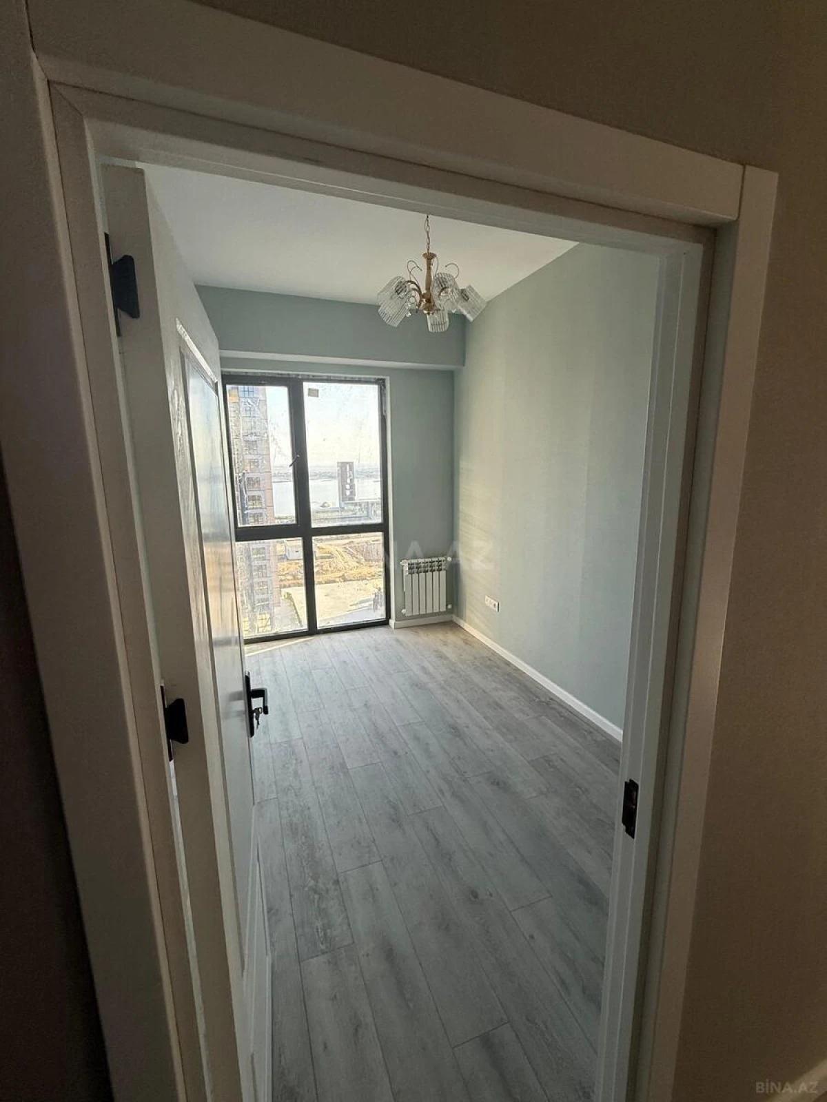 Satılır 4 otaqlı mənzil 102 m²