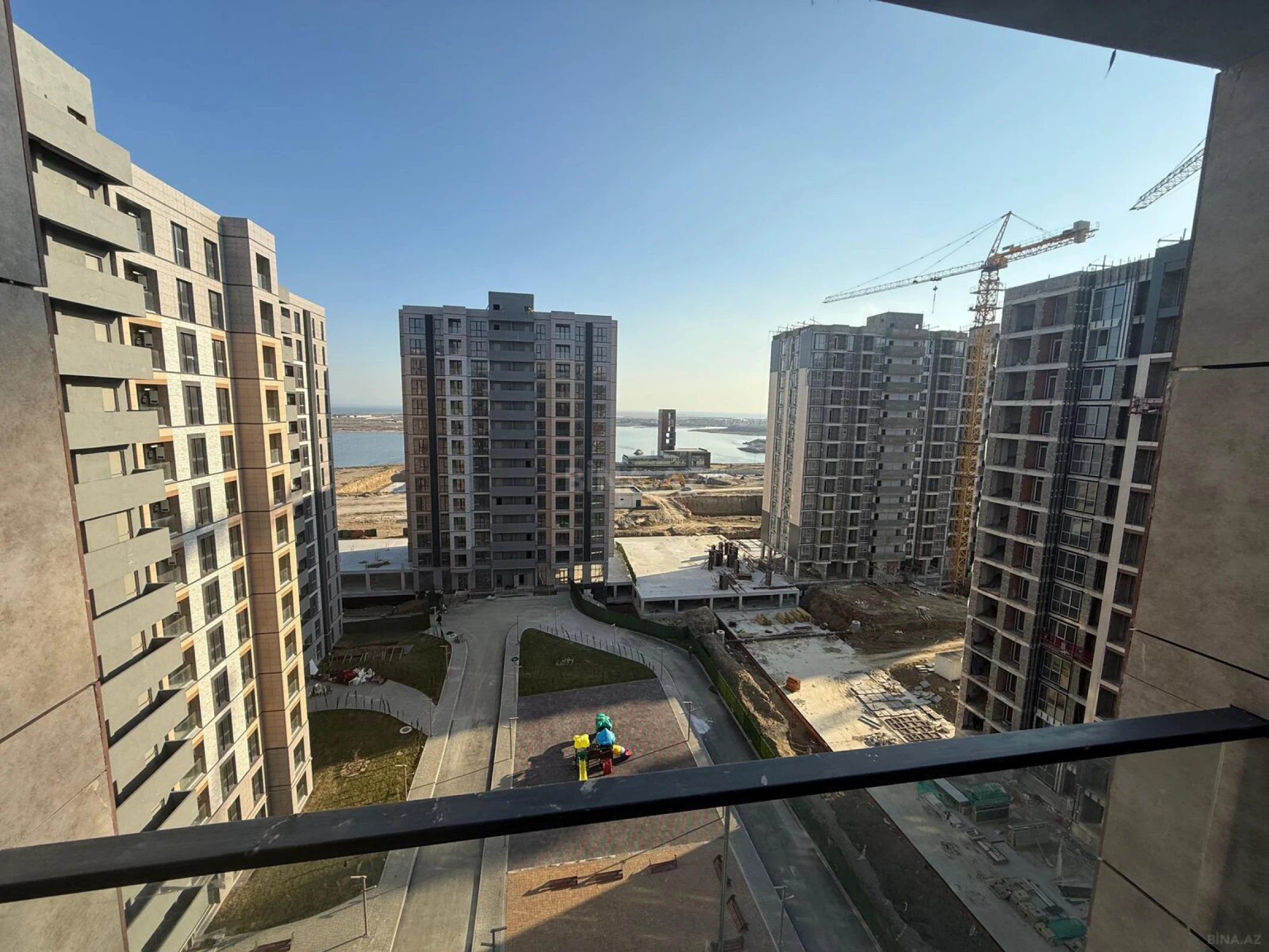 Satılır 4 otaqlı mənzil 102 m²