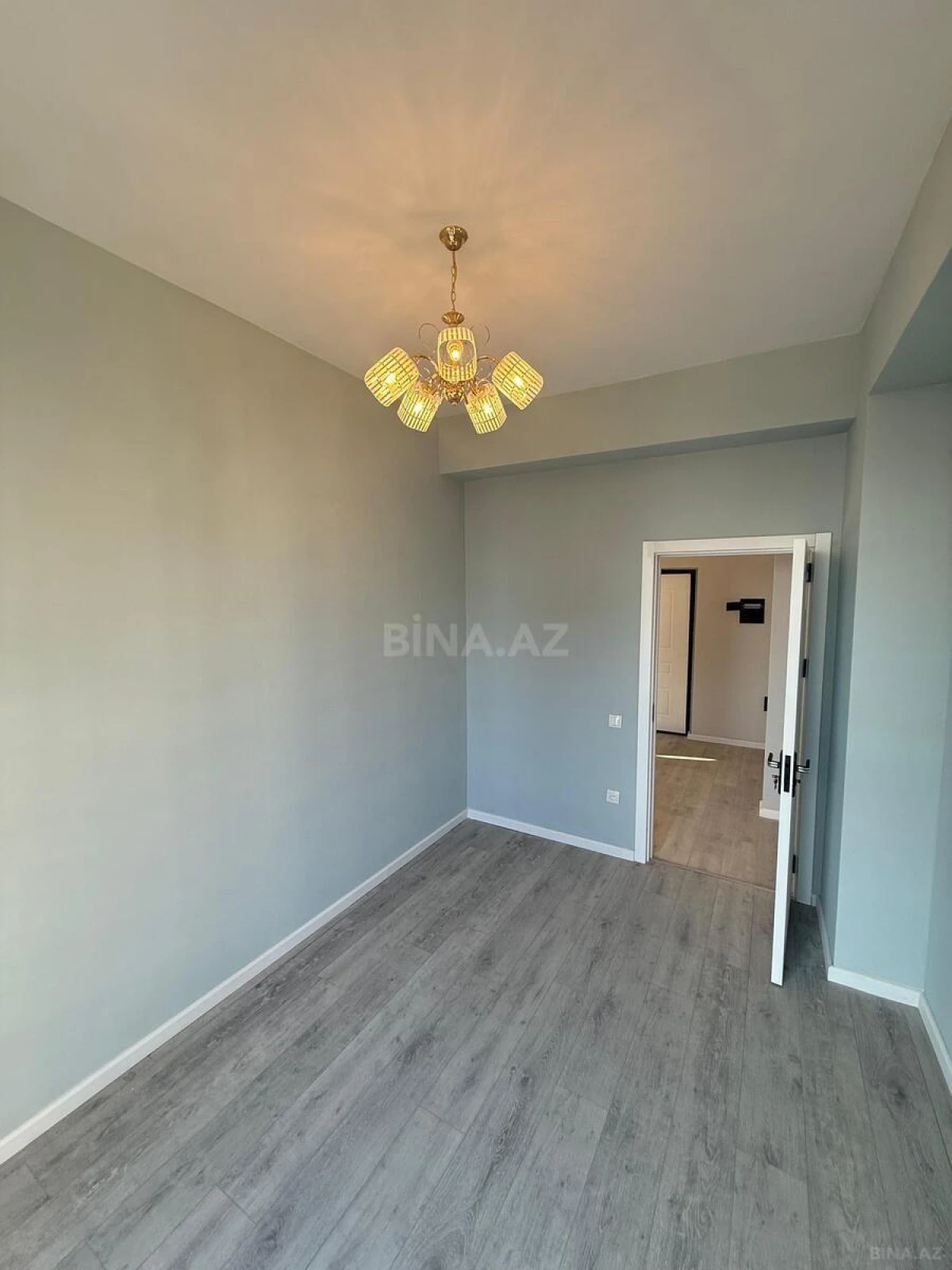Satılır 4 otaqlı mənzil 102 m²
