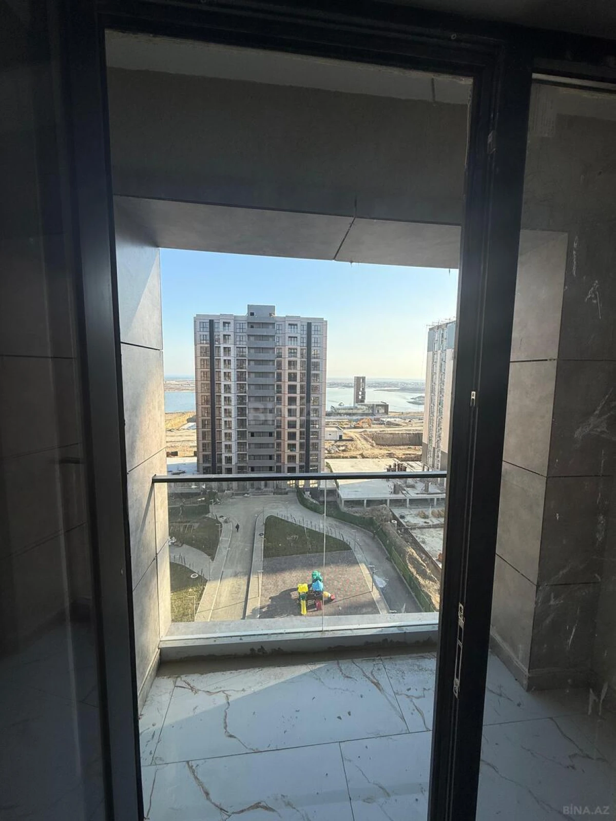 Satılır 4 otaqlı mənzil 102 m²