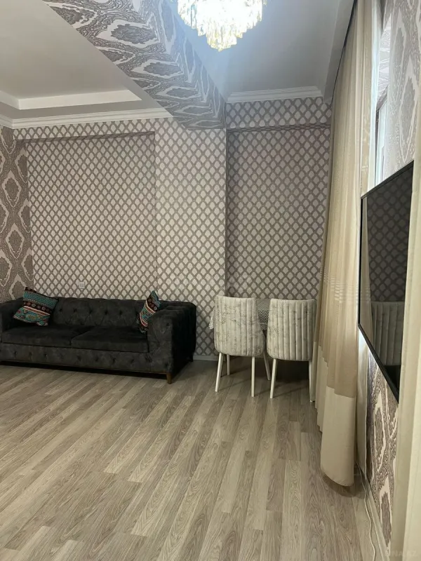 Kirayə verilir 2 otaqlı mənzil 90 m²