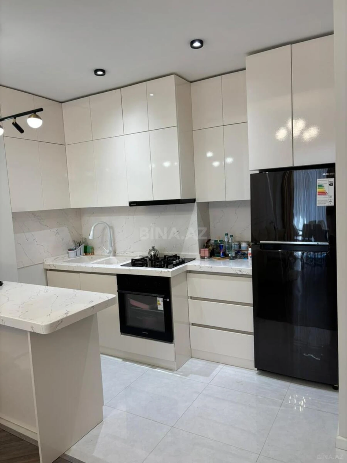 Kirayə verilir 2 otaqlı mənzil 90 m²