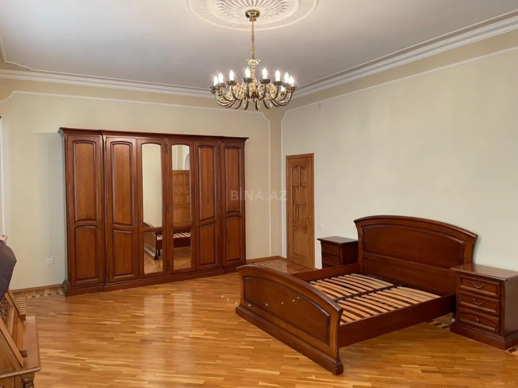 Satılır 7 otaqlı həyət evi 750 m²