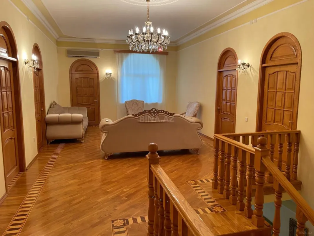 Satılır 7 otaqlı həyət evi 750 m²