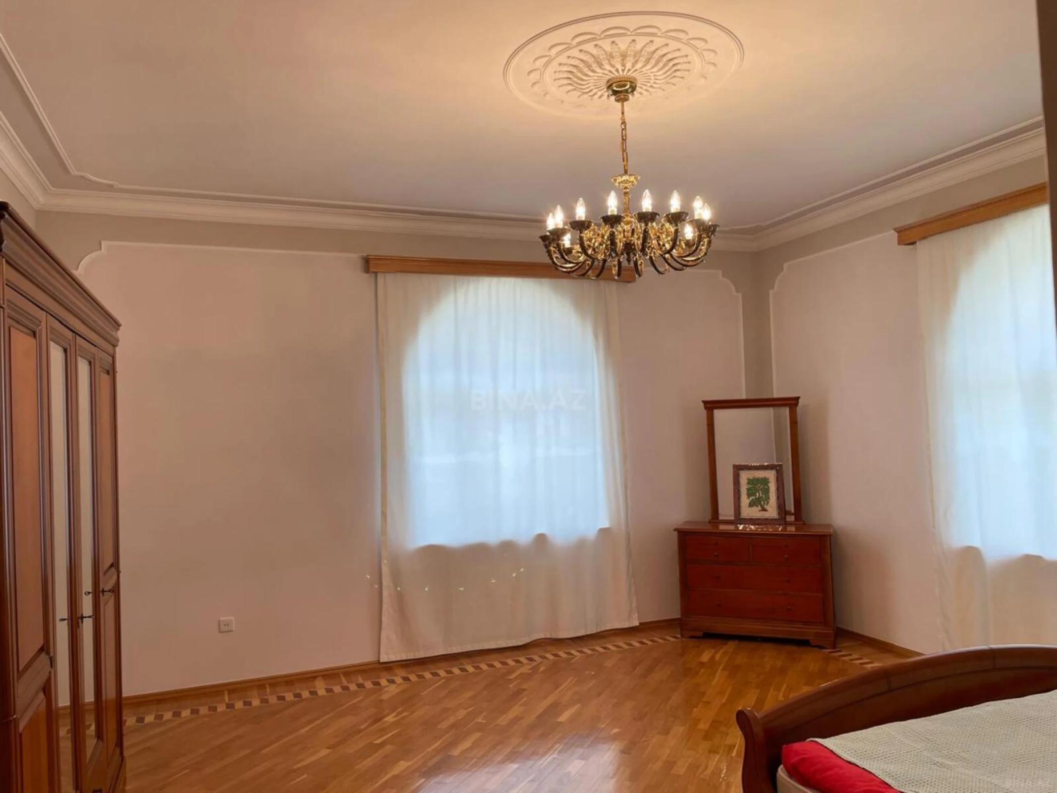 Satılır 7 otaqlı həyət evi 750 m²