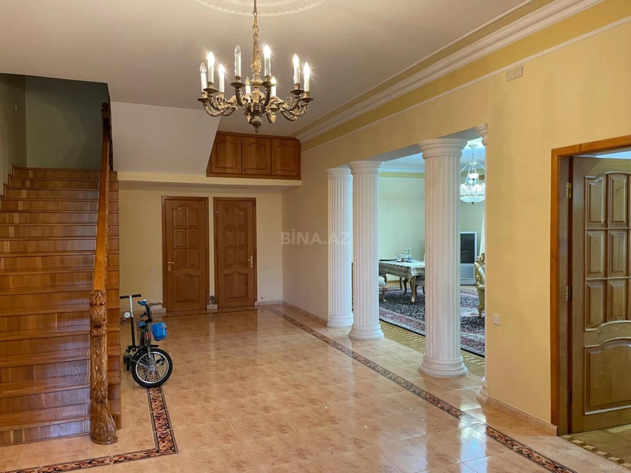 Satılır 7 otaqlı həyət evi 750 m²