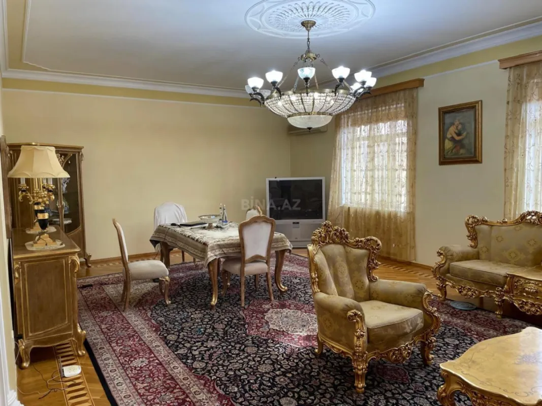 Satılır 7 otaqlı həyət evi 750 m²