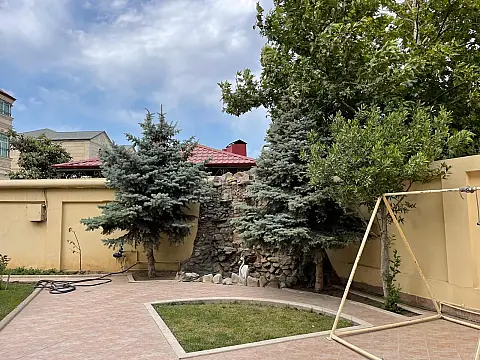 Satılır 7 otaqlı həyət evi 750 m²