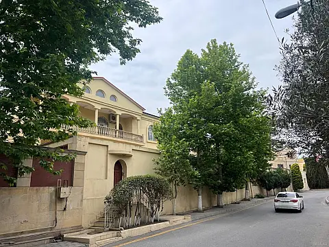 Satılır 7 otaqlı həyət evi 750 m²