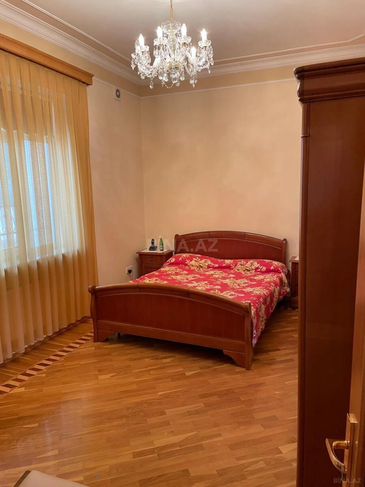 Satılır 7 otaqlı həyət evi 750 m²