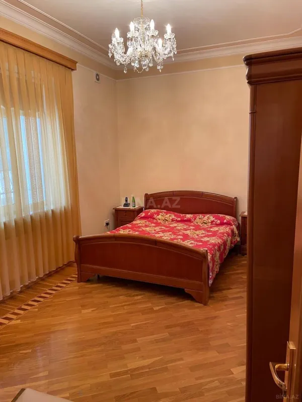 Satılır 7 otaqlı həyət evi 750 m²