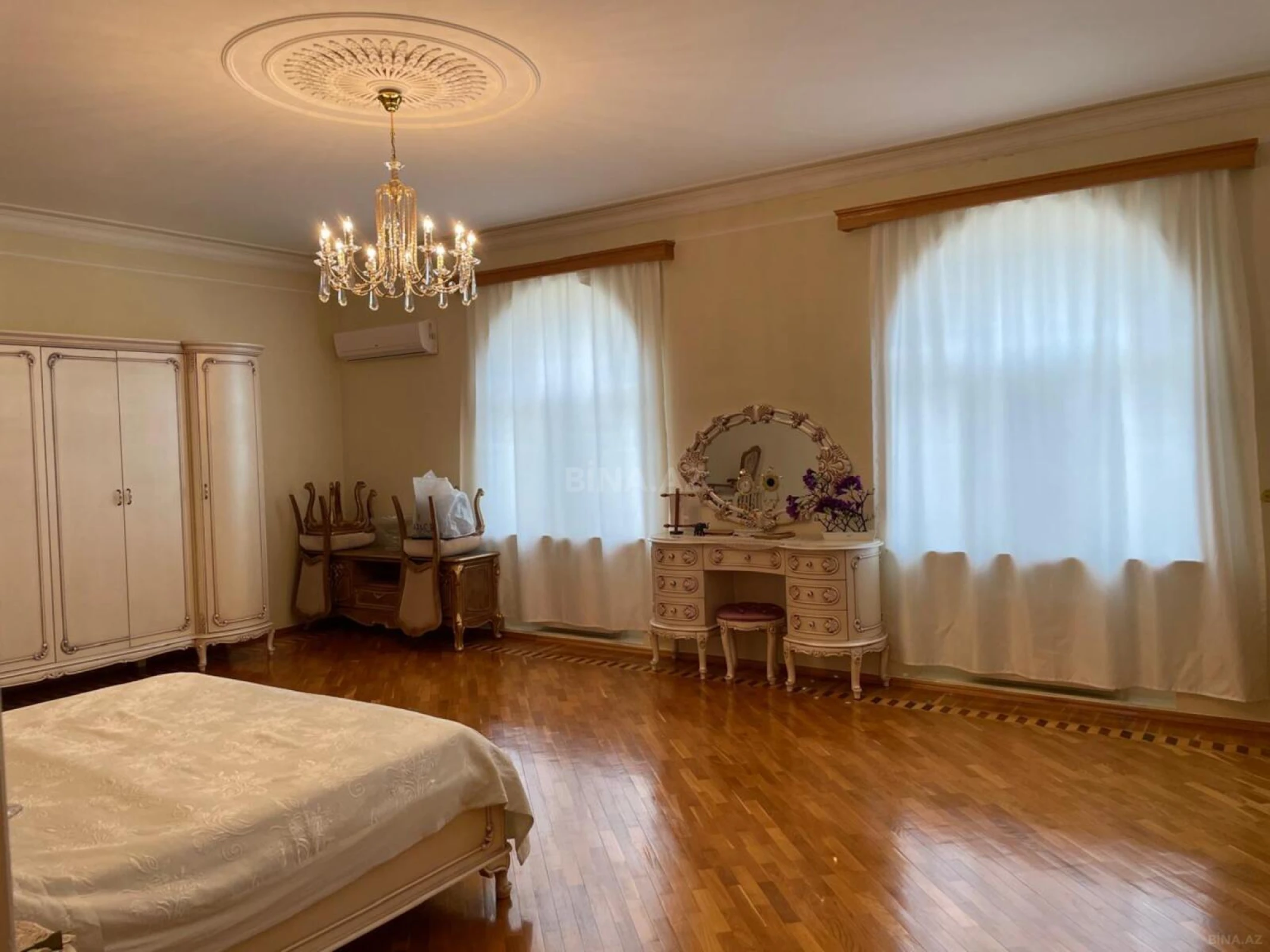 Satılır 7 otaqlı həyət evi 750 m²