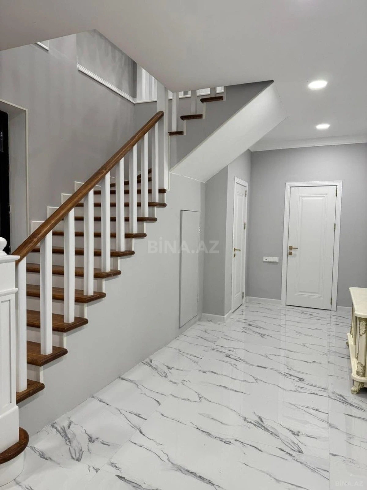 Kirayə verilir 5 otaqlı həyət evi 400 m²