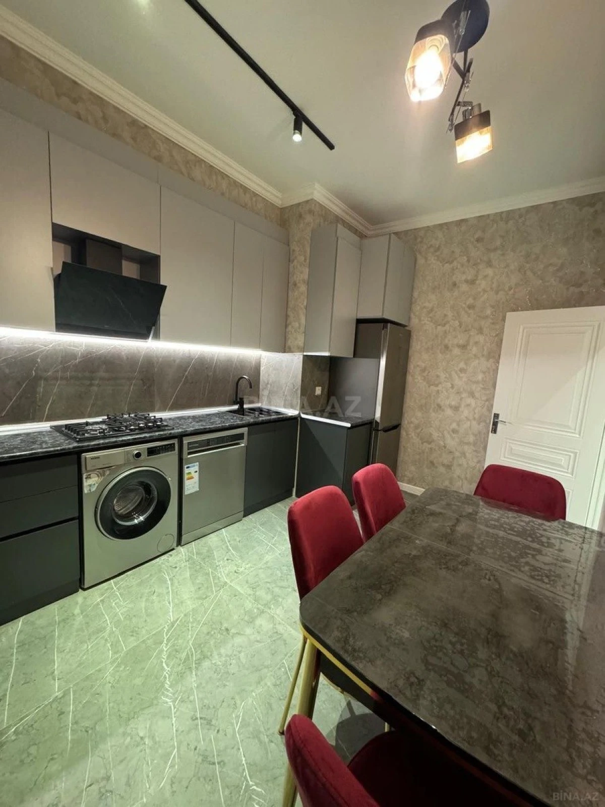 Kirayə verilir 2 otaqlı mənzil 80 m²