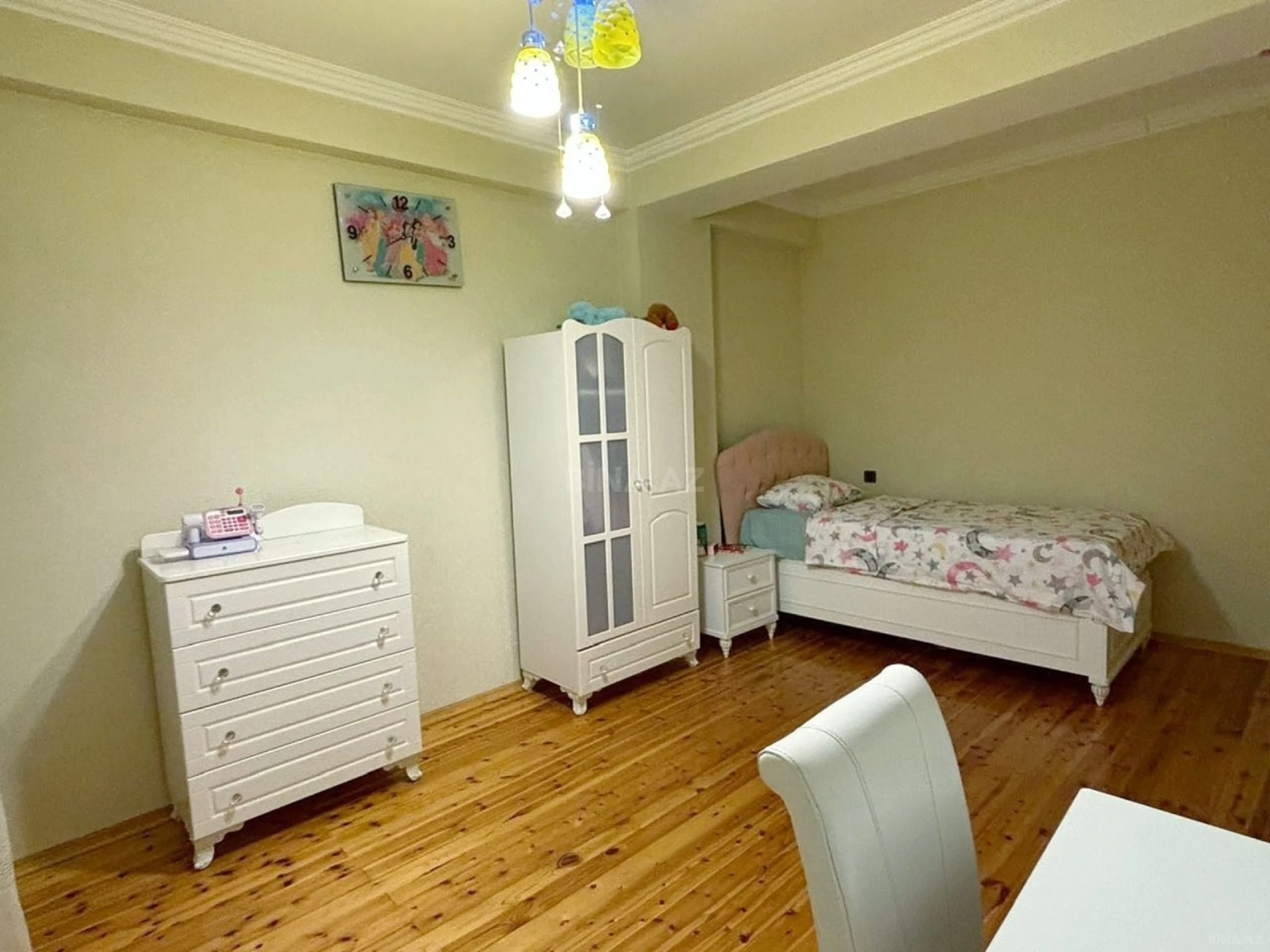 Satılır 3 otaqlı mənzil 148 m²