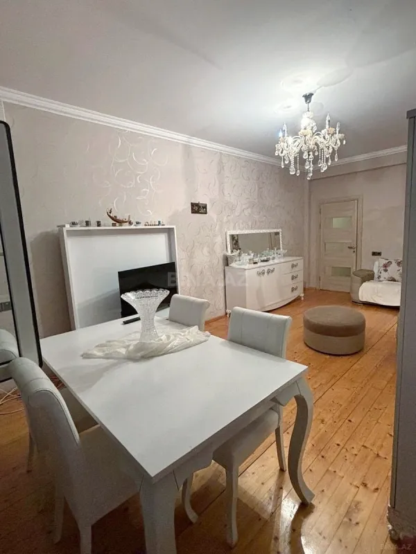 Satılır 3 otaqlı mənzil 148 m²