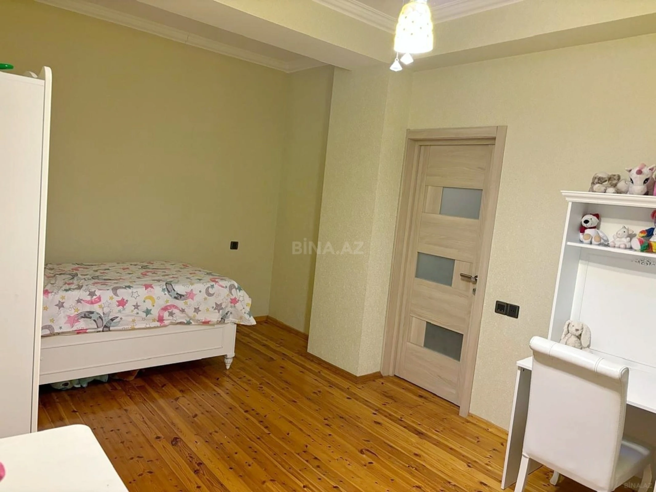 Satılır 3 otaqlı mənzil 148 m²