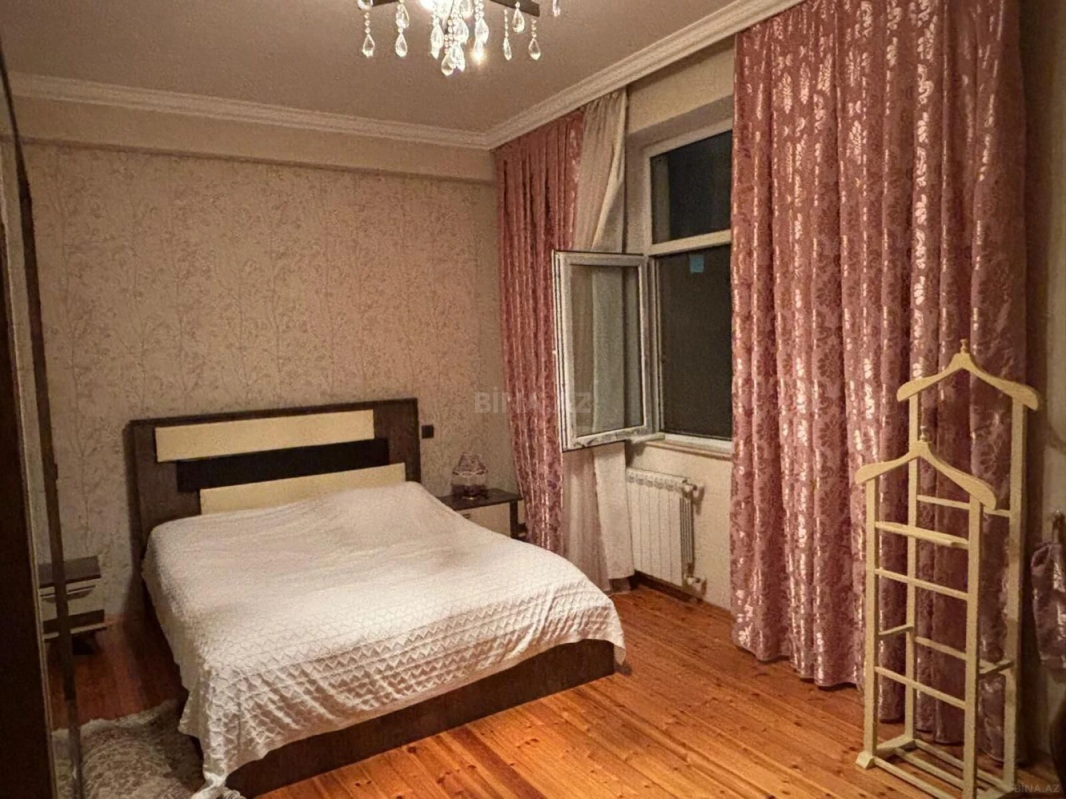 Satılır 3 otaqlı mənzil 148 m²