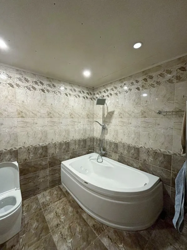 Satılır 3 otaqlı mənzil 148 m²