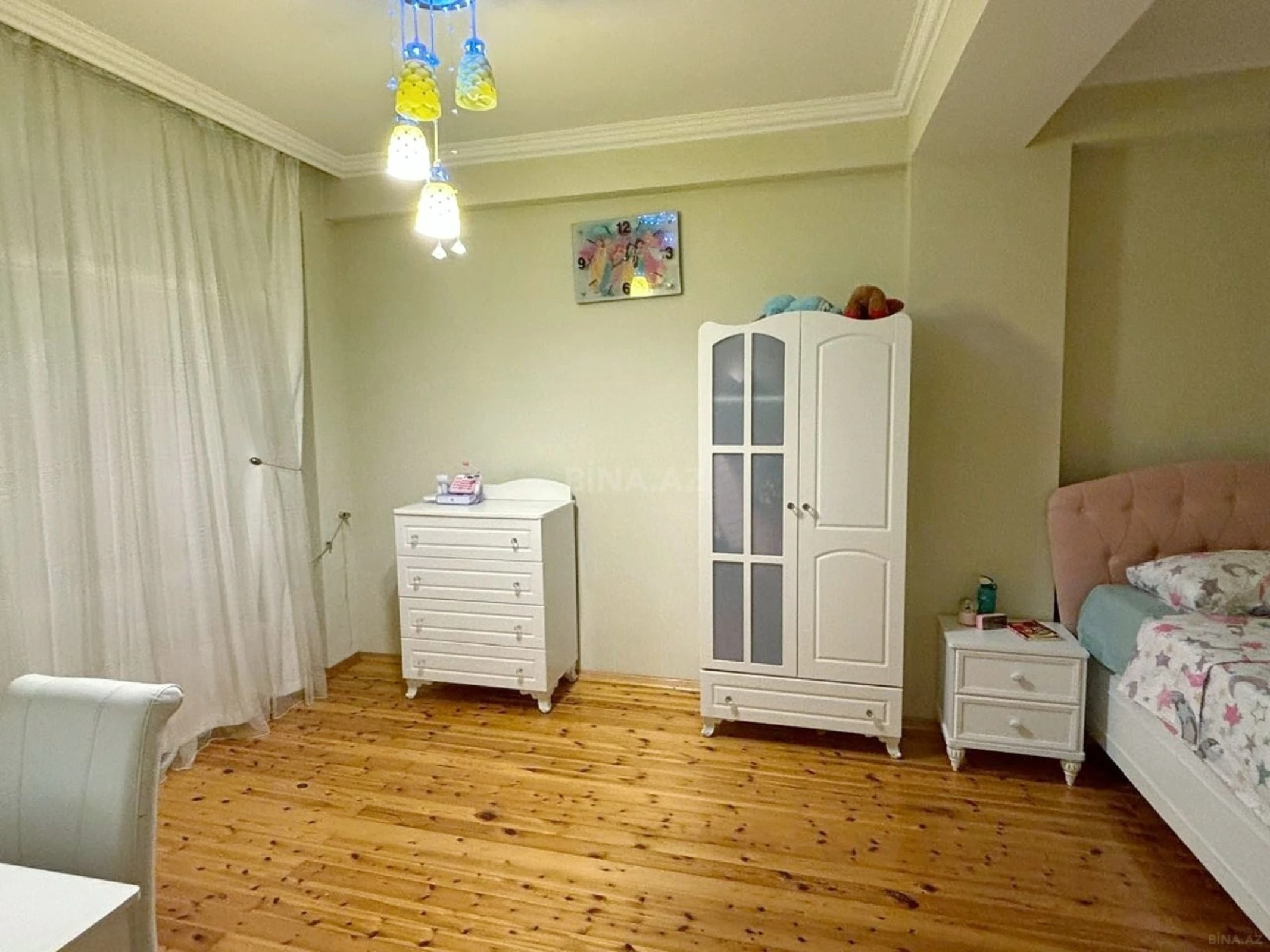 Satılır 3 otaqlı mənzil 148 m²